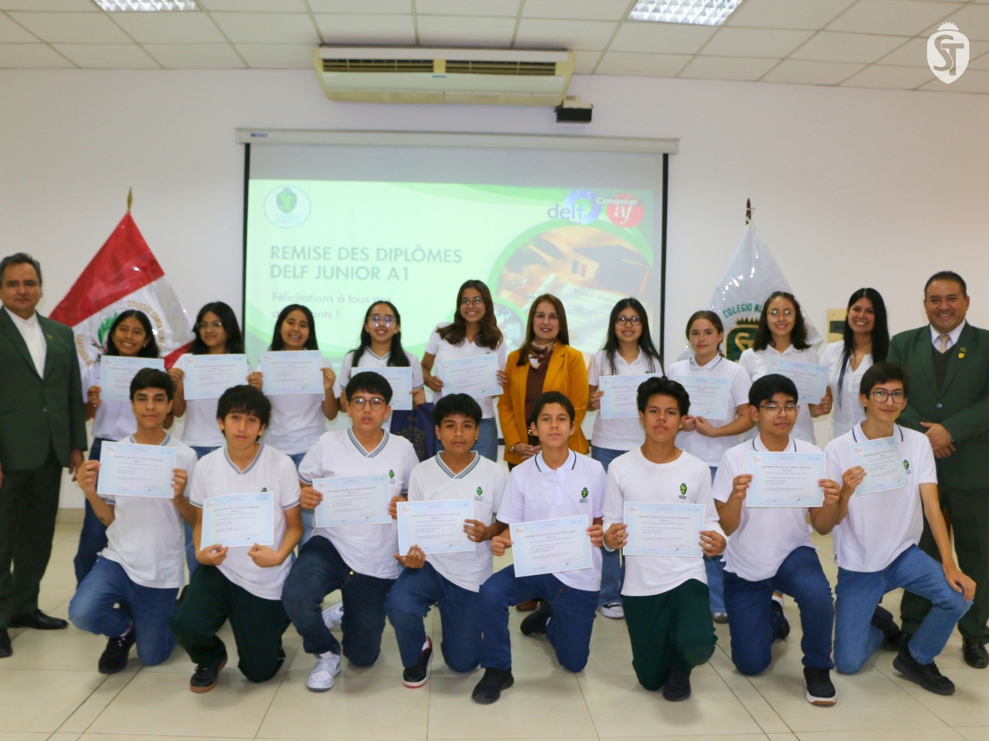 Estudiantes de Secundaria reciben certificación DELF Junior A1